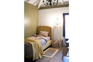 4 室のベッドルーム、セーフティボックス (室内)、デスク、WiFi (無料)