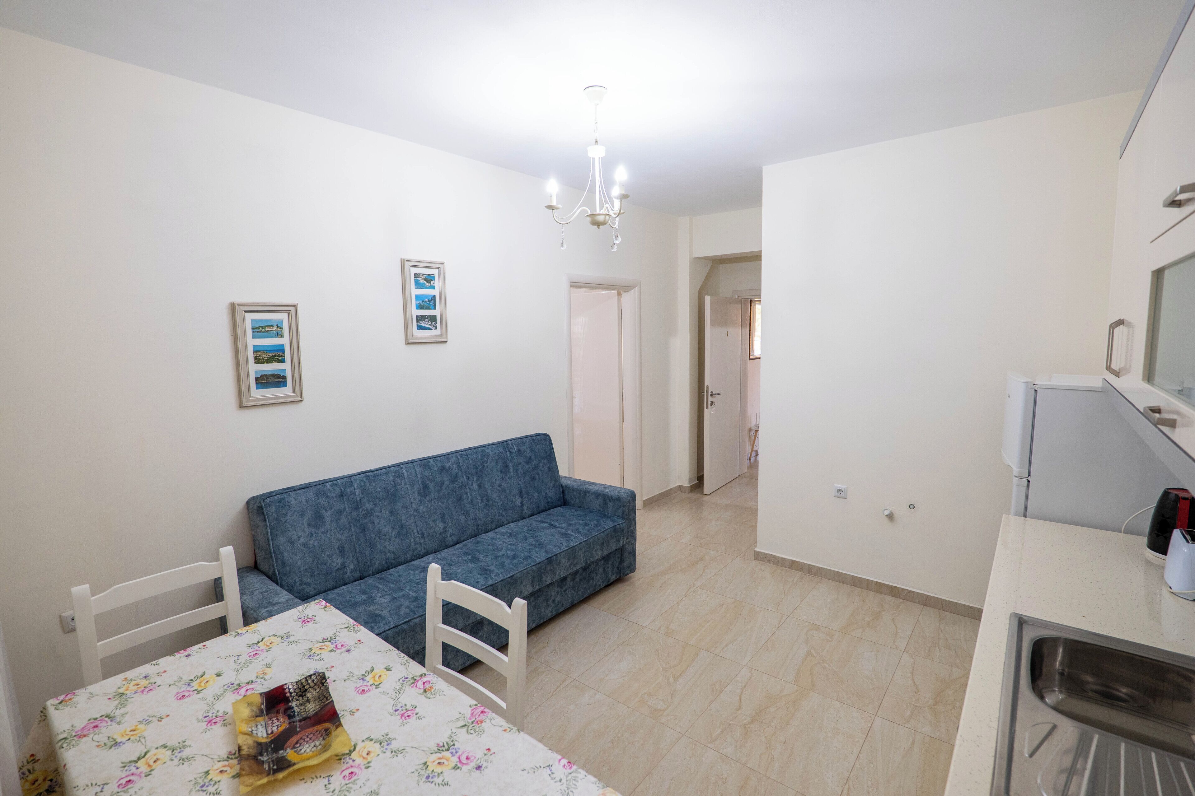 Apartament | Sala d'estar | Televisor de plasma de 32 polzades amb canals per cable i televisor 