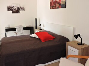 3 bedrooms, bed sheets