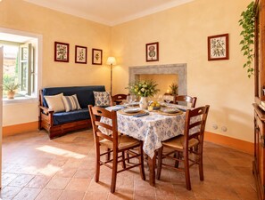 Dining - La Casatorre di Ponticello. Casale di campagna con ampio giardino e piscina (Cantiere-ponticello)