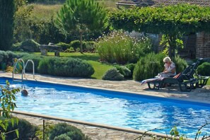 Outdoor pool, a heated pool - Lovely cottage with large pool in gorgeous, landscaped garden (Baderna)