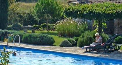 Lovely cottage with large pool in gorgeous, landscaped garden