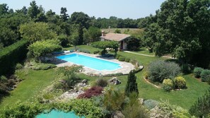 Outdoor pool, a heated pool - Lovely cottage with large pool in gorgeous, landscaped garden (Baderna)