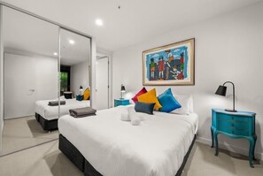 2 bedrooms, desk, WiFi