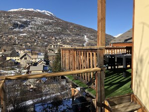 Outdoor dining - Absolutely quiet house with town center amenities (Briançon)