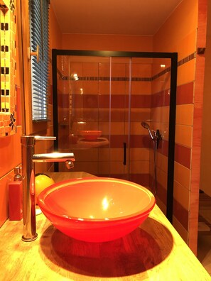 Hair dryer, soap - Absolutely quiet house with town center amenities (Briançon)