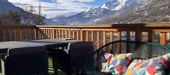 Absolutely quiet house with town center amenities