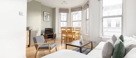 Apartment | Living area | 32-inch TV with cable channels, Netflix, streaming services