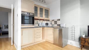 Apartment | Eigene Küche | Kühlschrank, Mikrowelle, Ofen, Herdplatte