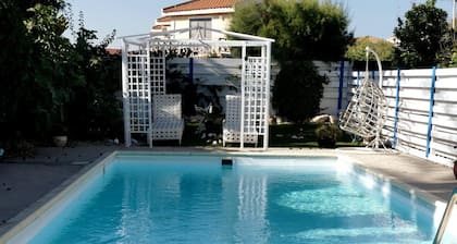 2bed Villa - Private Pool - Steps From the Beach!