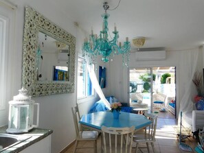 In-room dining - 2bed Villa - Private Pool - Steps From the Beach! (Pervolia)