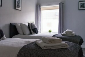 2 bedrooms, iron/ironing board, free WiFi