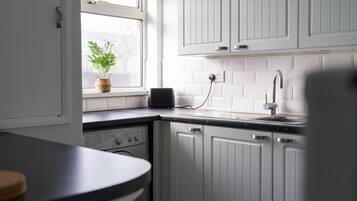 House | Private kitchen | Microwave, oven, electric kettle