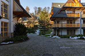 Exterior - Zakopane Ski Apartment near Polana Szymoszkowa by Renters (Zakopane)