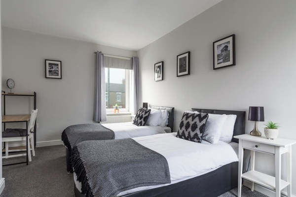 2 bedrooms, iron/ironing board, WiFi (free)