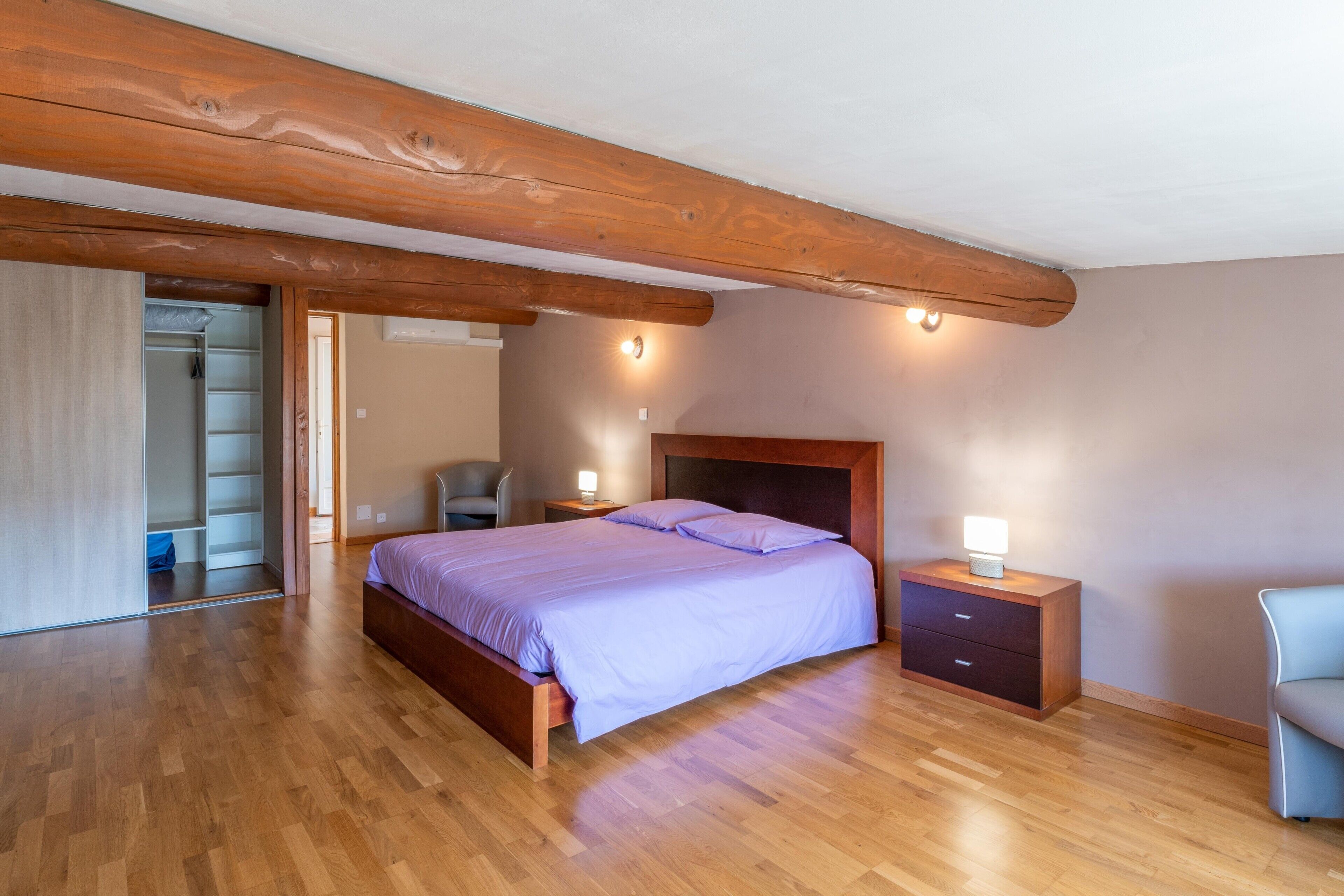 3 bedrooms, iron/ironing board, free WiFi, bed sheets