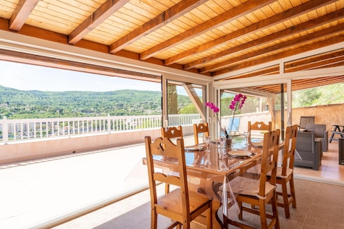 Holiday Home 'Villa du Soleil Levant' with Mountain View, Wi-Fi & Air Conditioning