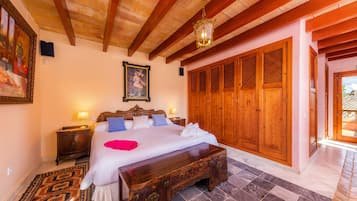 1 slaapkamer, een strijkplank/strijkijzer, gratis wifi, beddengoed