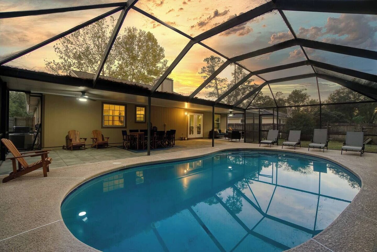 ~8-Ball Abode_Sleeps 8_Pool Basin & Pool Table~