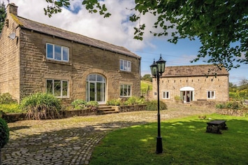The Old Coach House & Swallow Barn