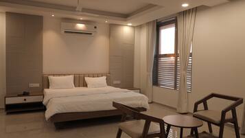 Luxury Double Room | In-room safe, desk, laptop workspace, blackout curtains