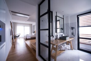 Suíte estúdio júnior | Cofres nos quartos, individualmente decorados