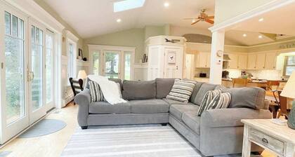 The Pet-Friendly Surf Shack Hideaway on the Cove