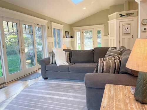 The Pet-Friendly Surf Shack Hideaway on the Cove