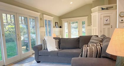 The Pet-Friendly Surf Shack Hideaway on the Cove