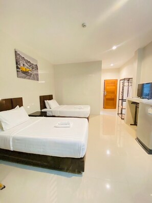 Superior Twin Room | Desk, laptop workspace, free WiFi, bed sheets