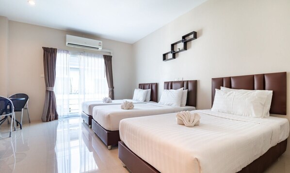 Tremannsrom – superior | Skrivebord, skrivebord for bærbar PC, wi-fi (inkludert) og sengetøy