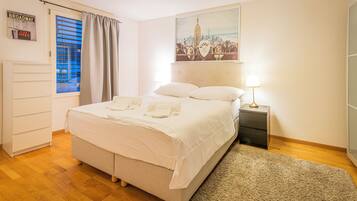 Modern Apartment, 1 Bedroom, Balcony, Mountain View | Hypo-allergenic bedding, in-room safe, desk, laptop workspace