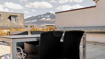 Modern Duplex, 3 Bedrooms, Terrace, Mountain View | Terassi/patio
