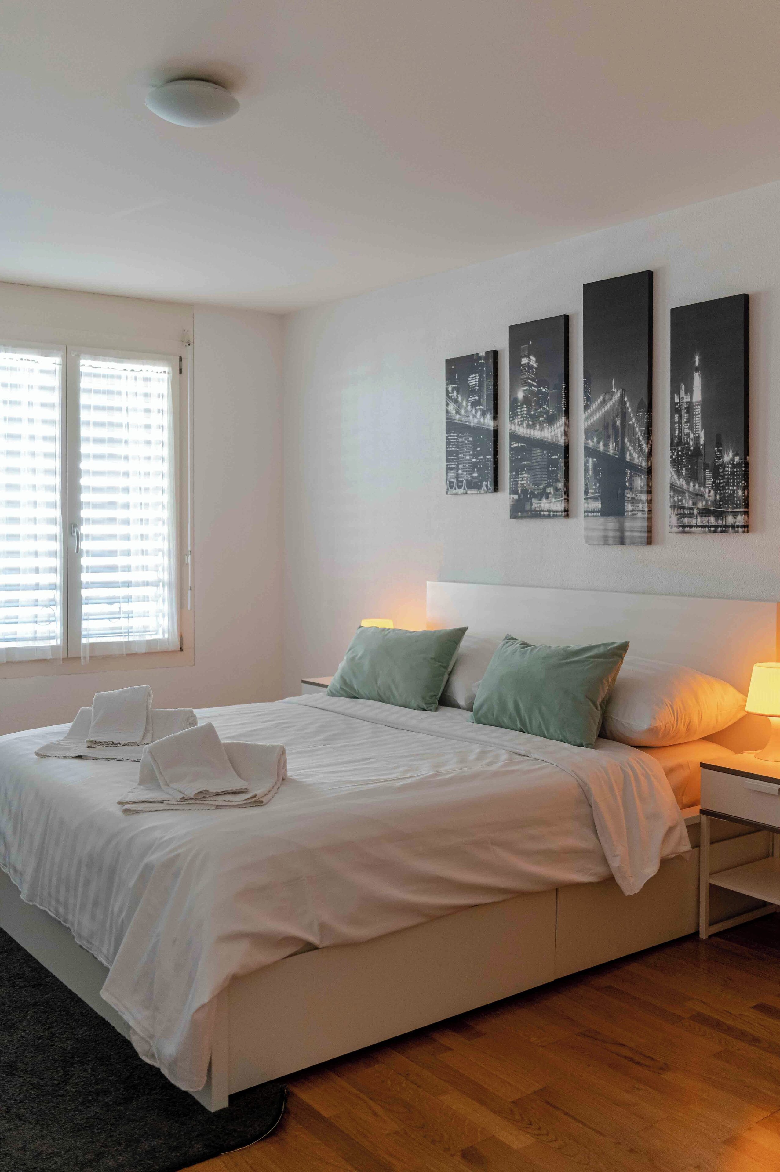 Modern Apartment, 2 Bedrooms, Balcony, Mountain View