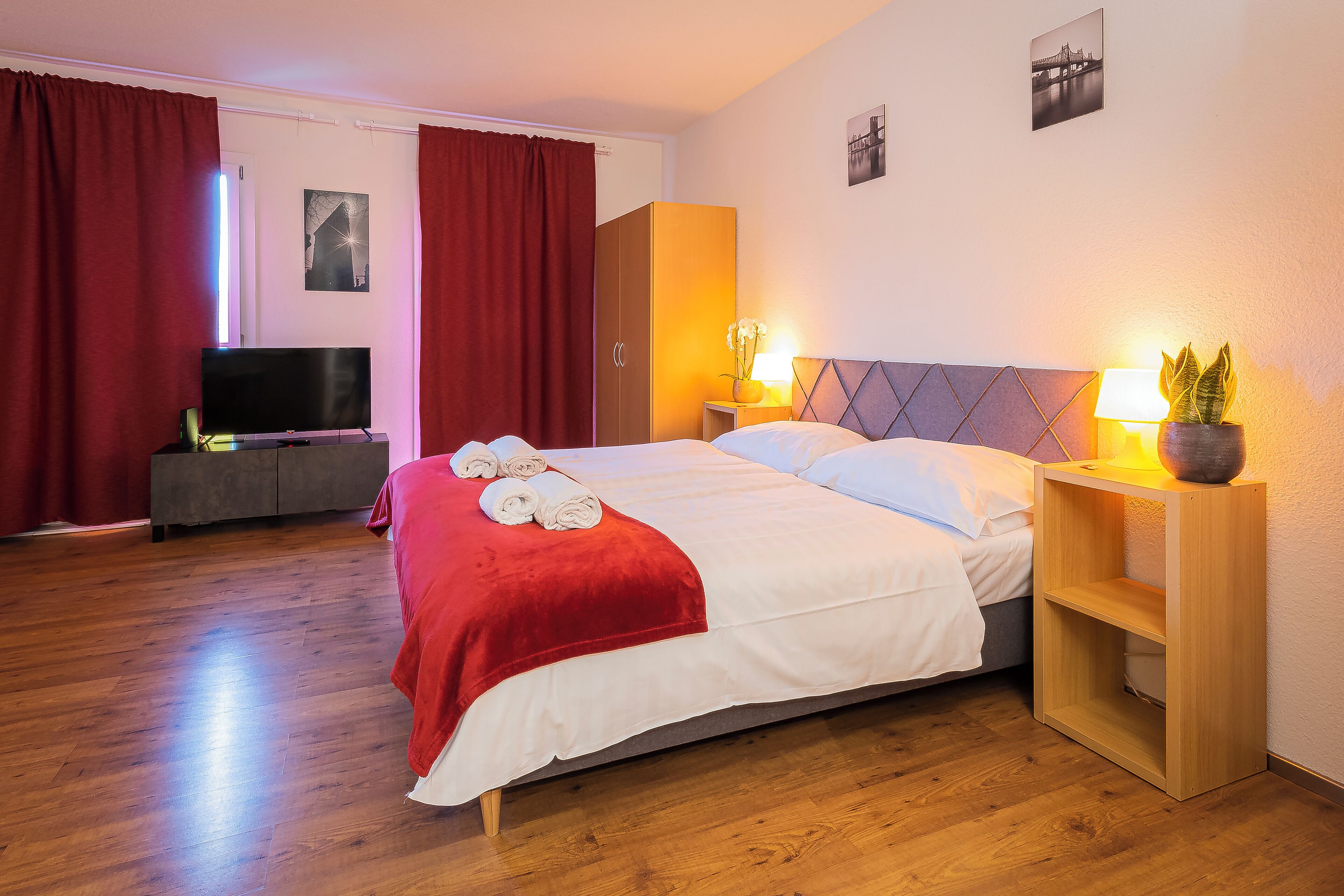 Deluxe Studio, 1 Queen Bed, Non Smoking, City View