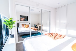 3 bedrooms, desk, iron/ironing board, WiFi