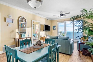 Interior - Emerald Isle 2008 - Free Front Row beach Service! (Panama City Beach)