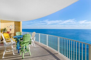 Outdoor dining - Emerald Isle 2008 - Free Front Row beach Service! (Panama City Beach)