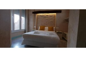 1 chambre, fer et planche Ă repasser, Wi-Fi, draps fournis