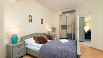 2 slaapkamers, een strijkplank/strijkijzer, wifi, beddengoed