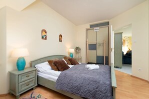 2 bedrooms, iron/ironing board, WiFi, bed sheets