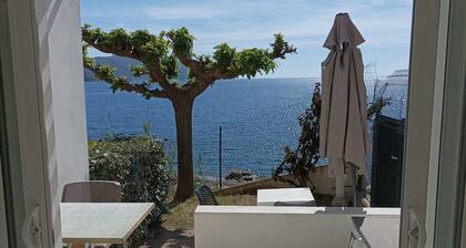 Studio N°3 à Tiuccia, les pieds dans l'eau, climatisé, wifi