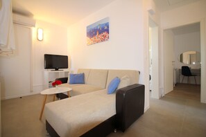 TV - Near the beach, city center, air-conditioned, family friendly (Porec)