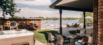 Logan Lakeview Retreat – Lakefront Hot Tub