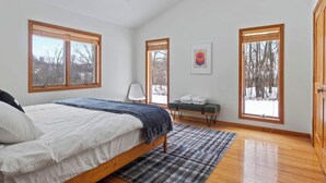 Room - Private Canandaigua Retreat- Hot Tub/Pet Friendly (Canandaigua)