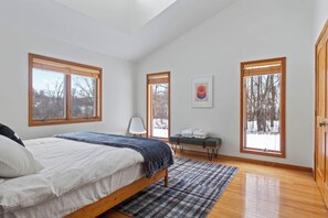 4 bedrooms, iron/ironing board, travel cot, WiFi