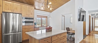 Hot Tub | Pet Friendly | Canandaigua | FLX