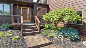 Exterior detail - Private Canandaigua Retreat- Hot Tub/Pet Friendly (Canandaigua)