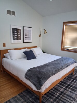 4 habitaciones, tabla de planchar con plancha, cuna de viaje y wifi