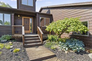 Exterior detail - Hot Tub | Pet Friendly | Canandaigua | FLX (Canandaigua)